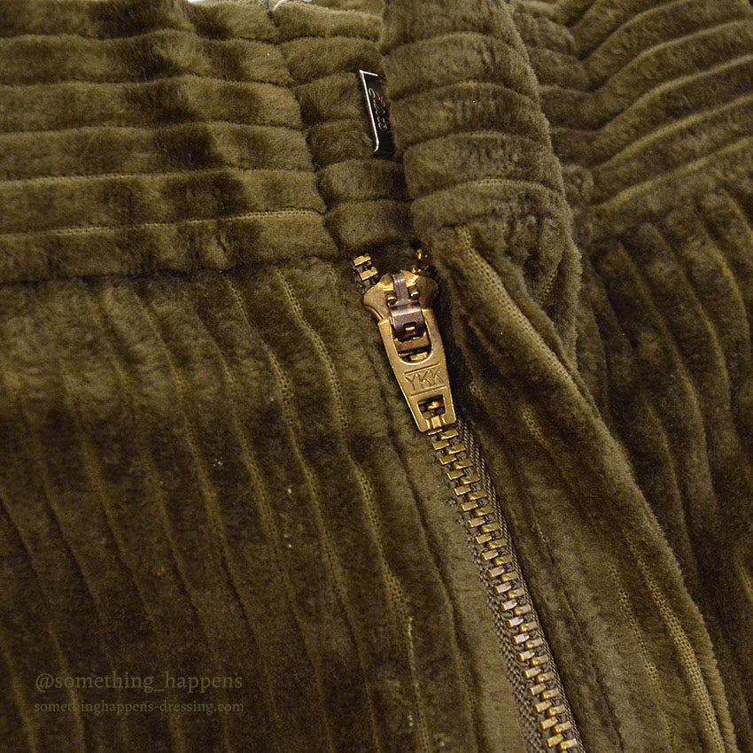 1990's WILLIS & GEIGER OLIVE GREEN CORDUROY PANTS...W34