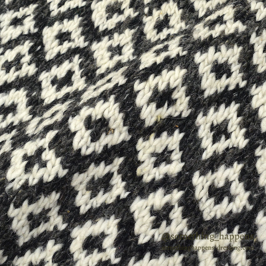 OLD ECUADOR HAND MADE WOOL KNIT SWEATER CROSS B/ W ... L
