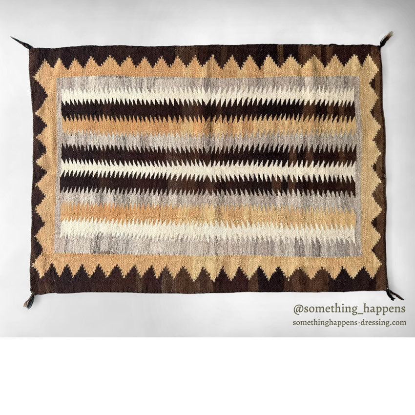 c.1940's NAVAJO RUG UNIQUE ZIGZAG PATTERN... 132cm/92cm