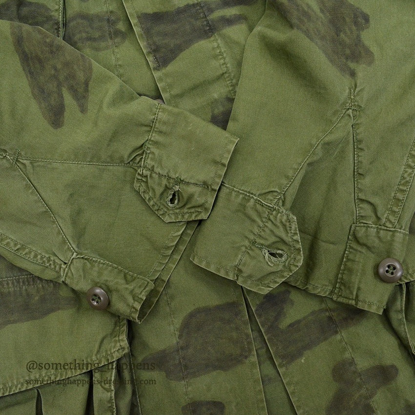 1960's USARMY HAND PAINTED LEAF CAMO JUNGLE FATIGUE JACKET...MS