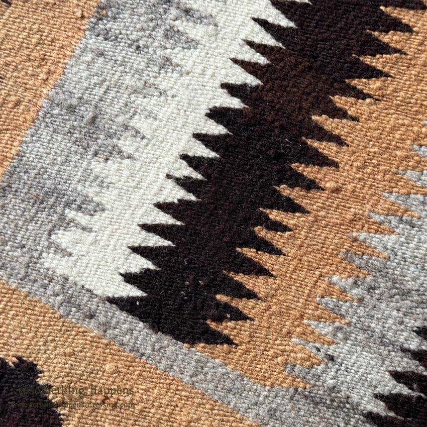 c.1940's NAVAJO RUG UNIQUE ZIGZAG PATTERN... 132cm/92cm