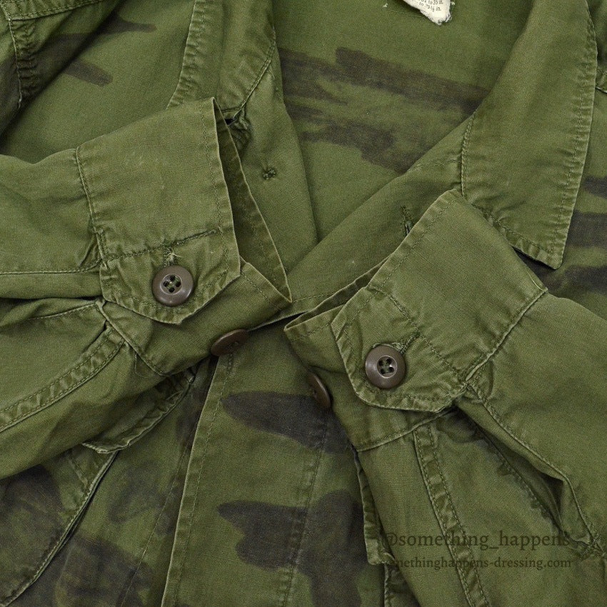 1960's USARMY HAND PAINTED LEAF CAMO JUNGLE FATIGUE JACKET...MS