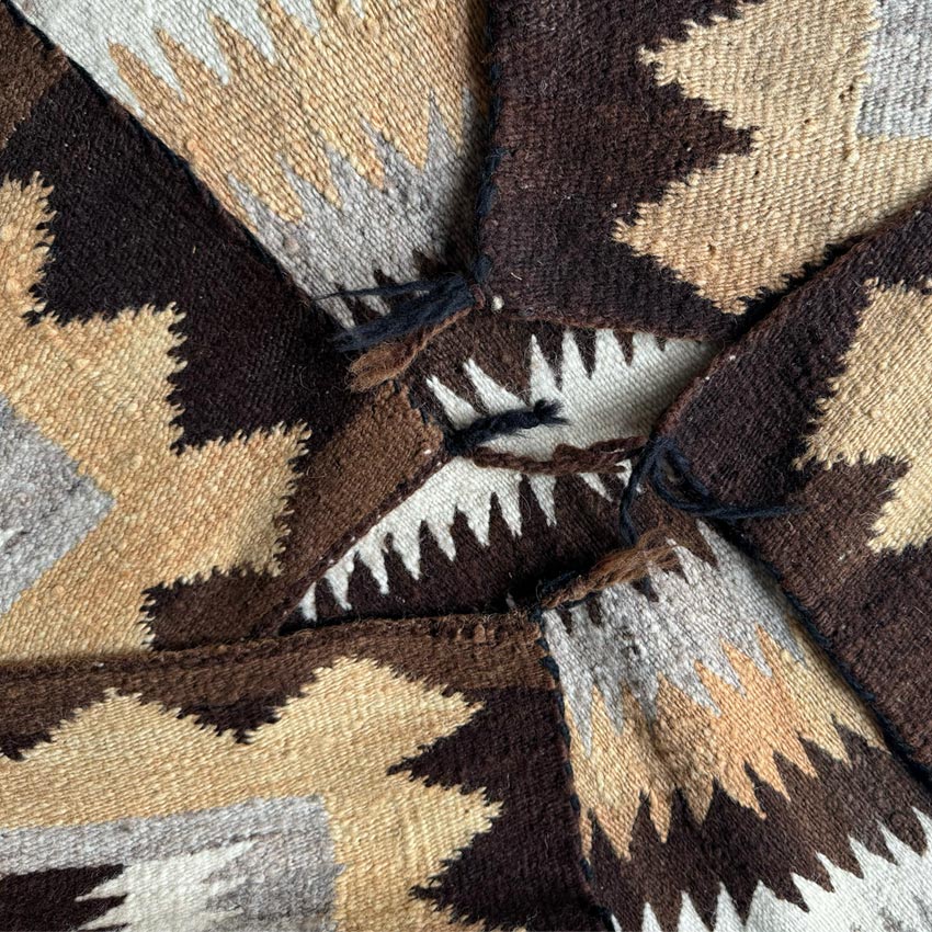 c.1940's NAVAJO RUG UNIQUE ZIGZAG PATTERN... 132cm/92cm