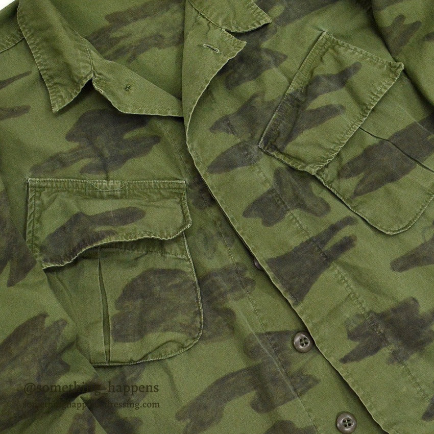 1960's USARMY HAND PAINTED LEAF CAMO JUNGLE FATIGUE JACKET...MS