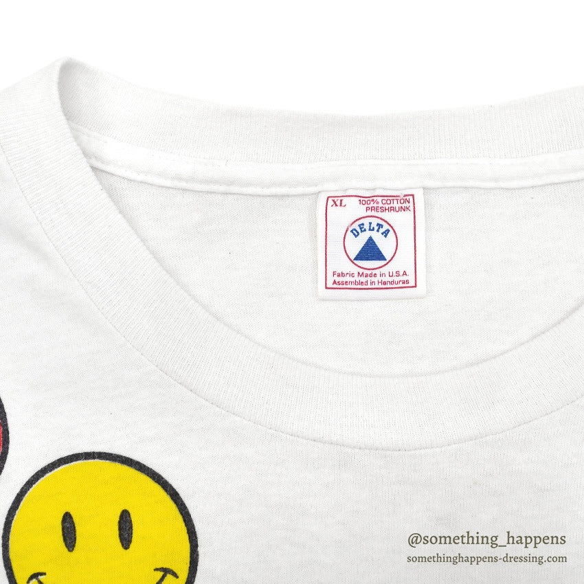 1990's DELTA SMILEY FACES PRINT T-SHIRT... XL