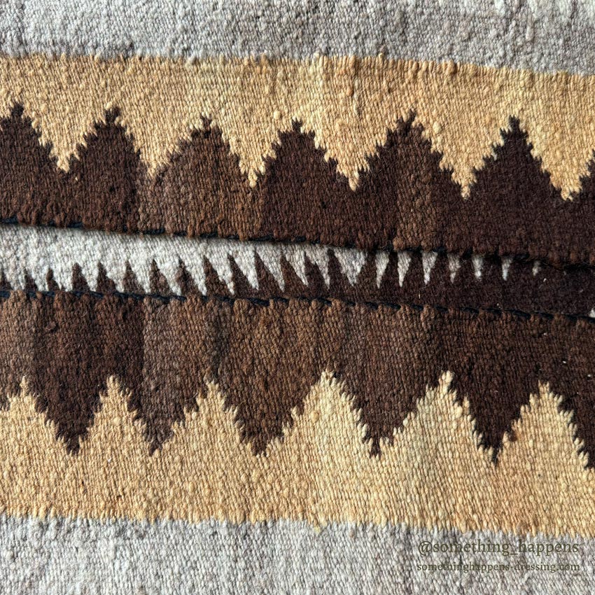 c.1940's NAVAJO RUG UNIQUE ZIGZAG PATTERN... 132cm/92cm