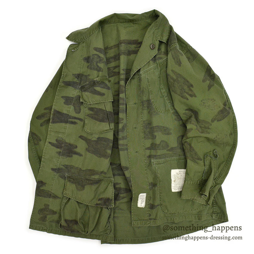 1960's USARMY HAND PAINTED LEAF CAMO JUNGLE FATIGUE JACKET...MS