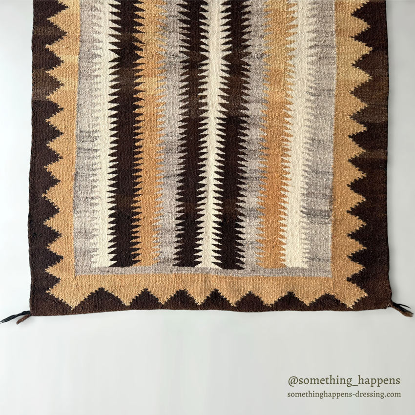 c.1940's NAVAJO RUG UNIQUE ZIGZAG PATTERN... 132cm/92cm