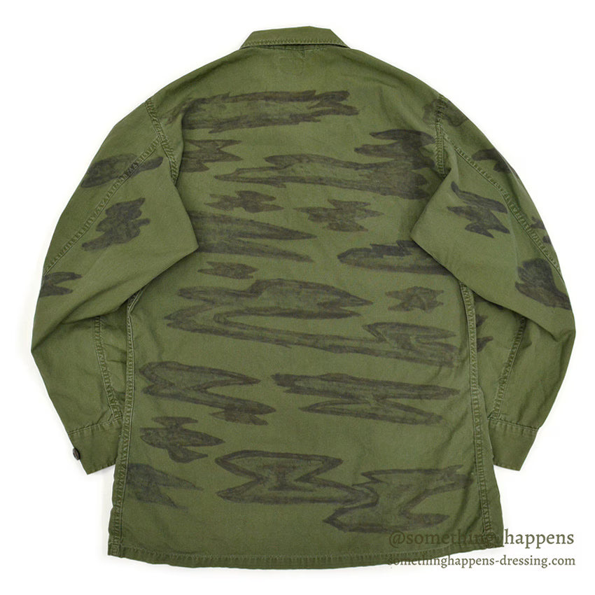 1960's USARMY HAND PAINTED LEAF CAMO JUNGLE FATIGUE JACKET...MS