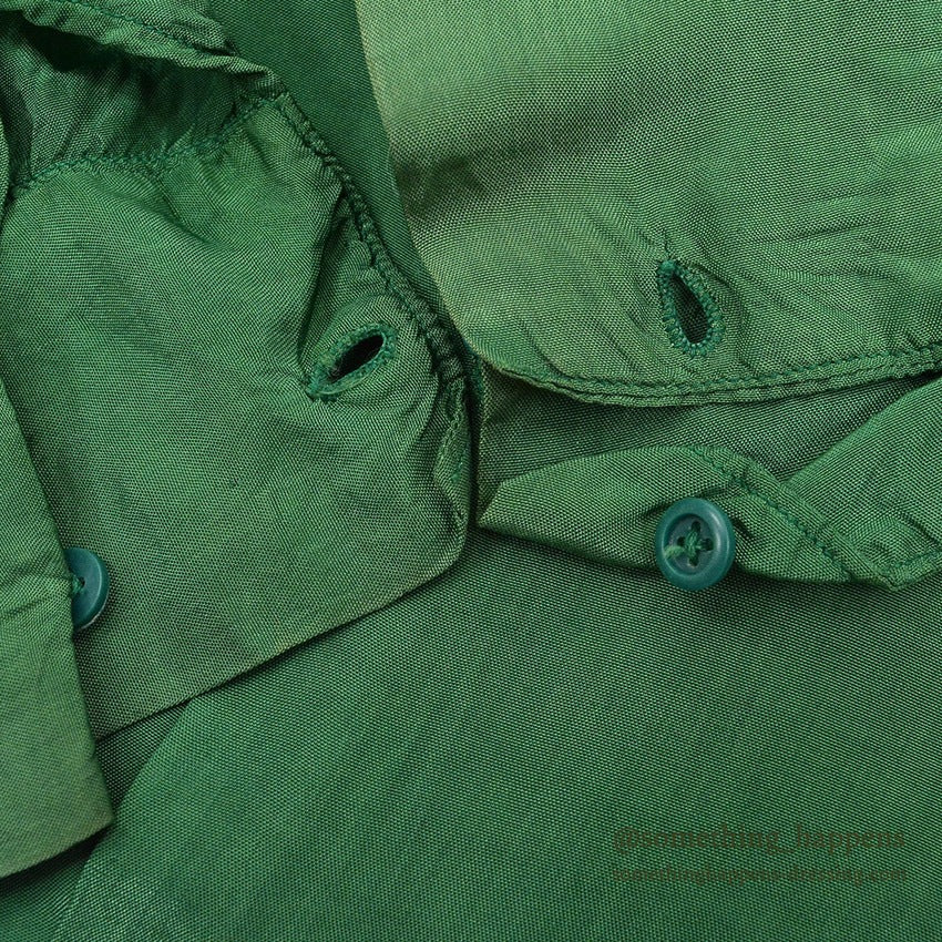1950's~ YIN YANG EMBROIDERY SOUVENIR GREEN SATIN SHIRT ... Fits like S