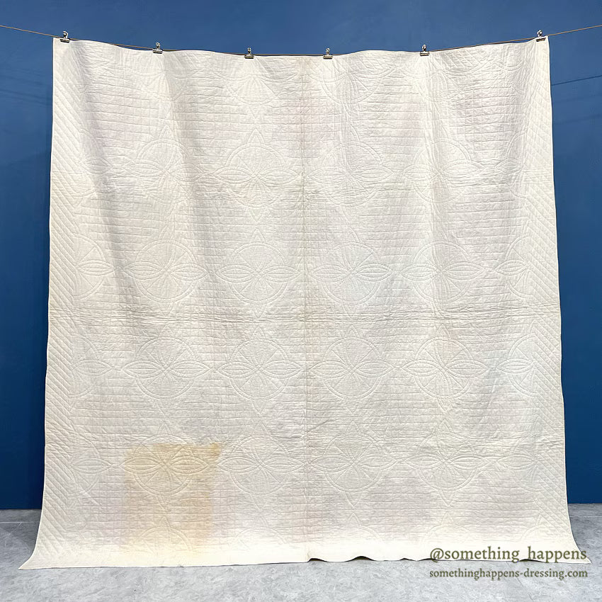 ANTIQUE 1898 to 1929 QUILTED RED STAR QUILT... 190cm/183cm