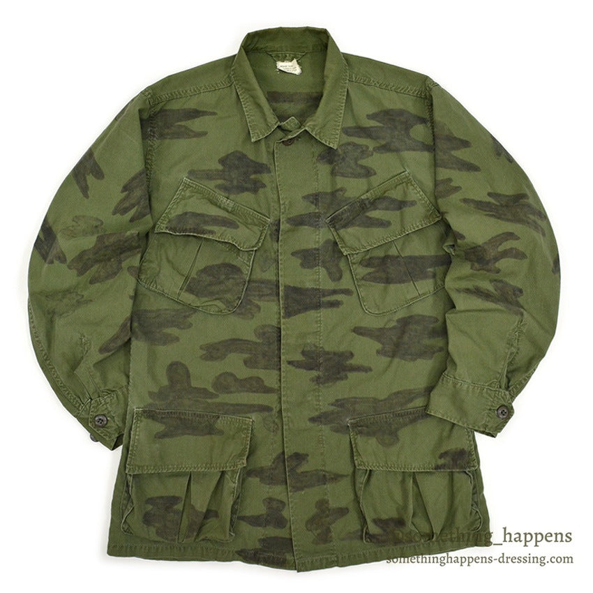 1960's USARMY HAND PAINTED LEAF CAMO JUNGLE FATIGUE JACKET...MS