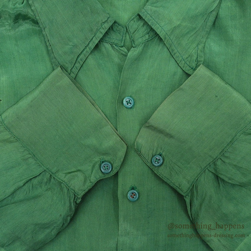 1950's~ YIN YANG EMBROIDERY SOUVENIR GREEN SATIN SHIRT ... Fits like S