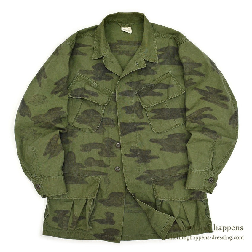1960's USARMY HAND PAINTED LEAF CAMO JUNGLE FATIGUE JACKET...MS
