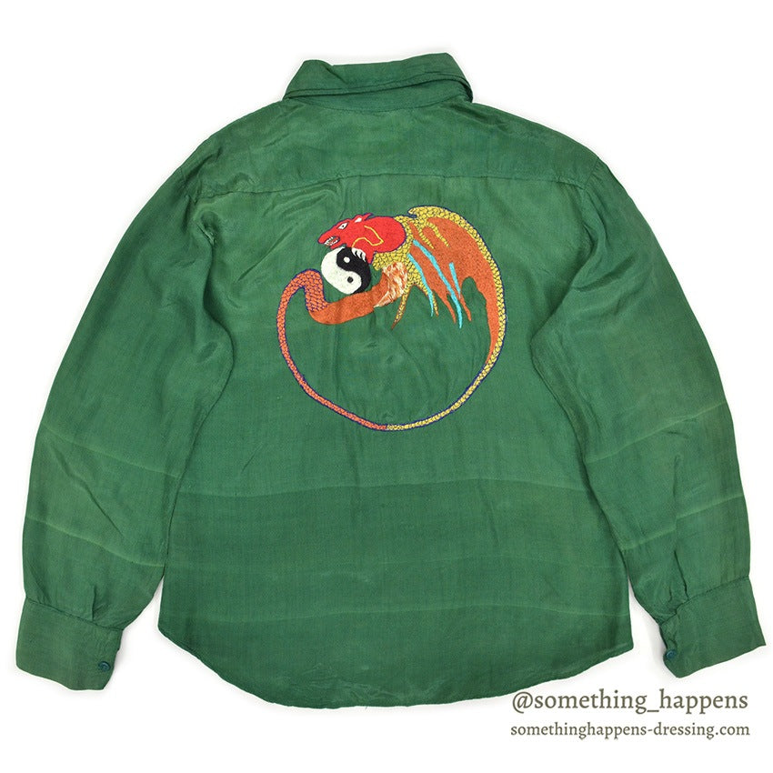 1950's~ YIN YANG EMBROIDERY SOUVENIR GREEN SATIN SHIRT ... Fits like S