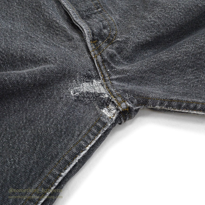 1990's Levi's 501 BLACK DENIM PANTS CHOPPED... W32