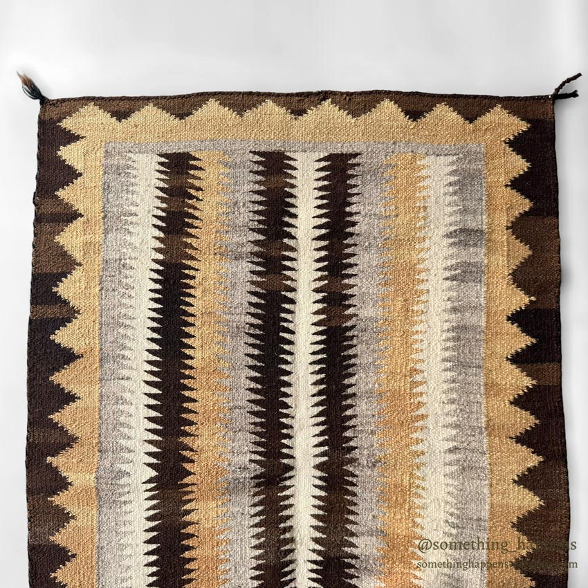 c.1940's NAVAJO RUG UNIQUE ZIGZAG PATTERN... 132cm/92cm