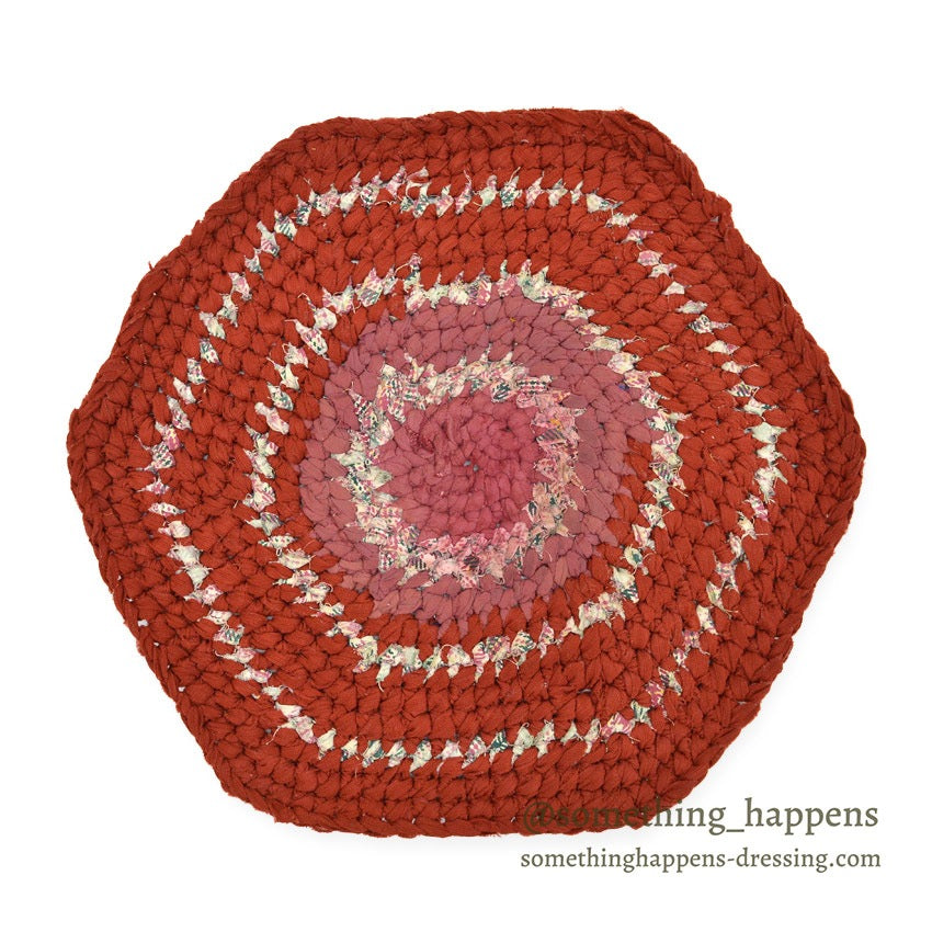 OLD AMERICAN HEXAGON BRAIDED RUG HANDMADE...Small 50cm×47cm