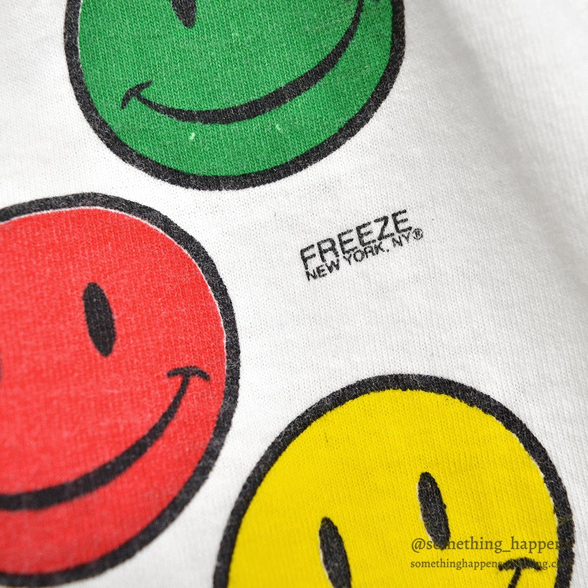 1990's DELTA SMILEY FACES PRINT T-SHIRT... XL