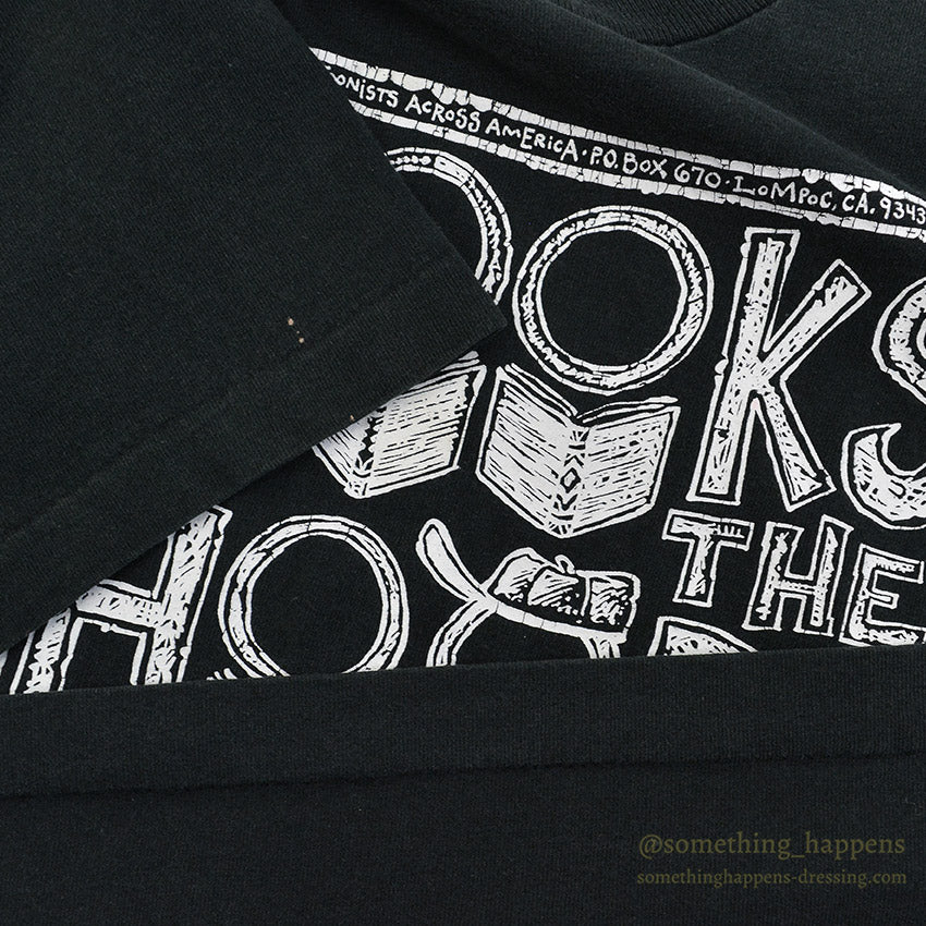 1990's FRUIT OF THE LOOM BOOKS IN THE HOOD T-SHIRT ... XL