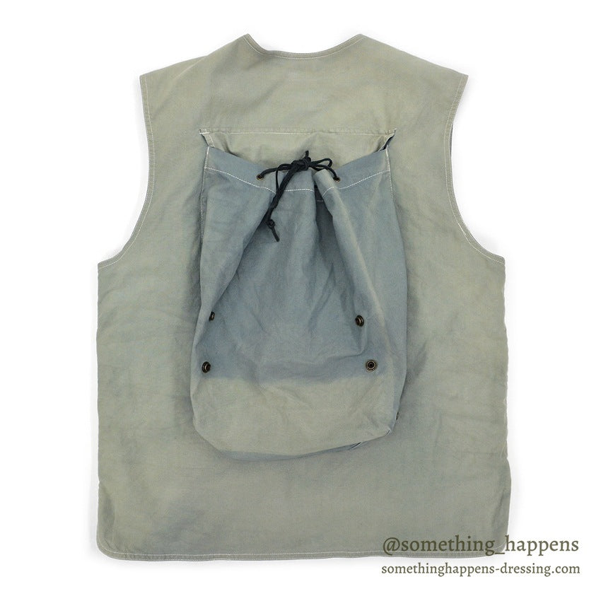 1980's BANANA REPUBLIC SAFARI & TRAVEL PACK TRAIL VEST...S