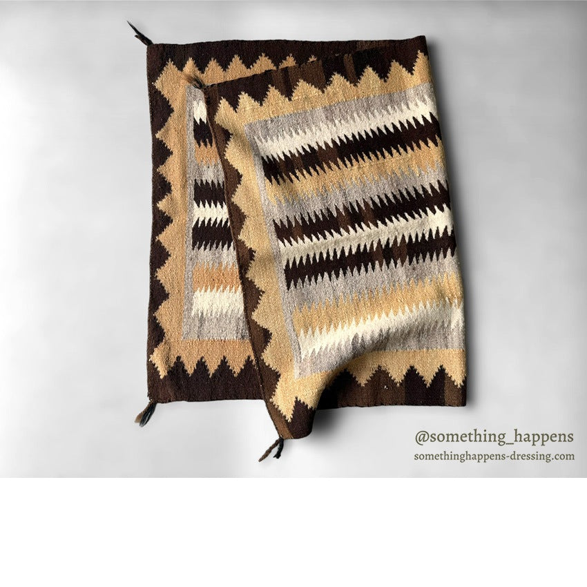 c.1940's NAVAJO RUG UNIQUE ZIGZAG PATTERN... 132cm/92cm
