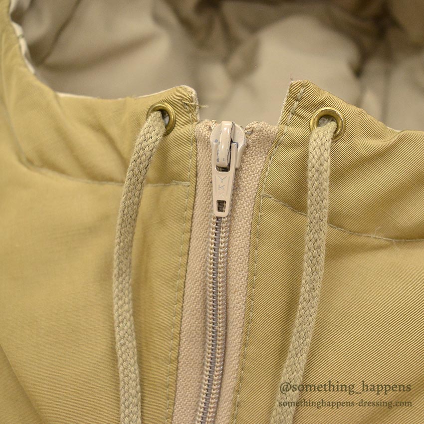 1980's EDDIE BAUER DOWN HOODIE NECK CAPE...M