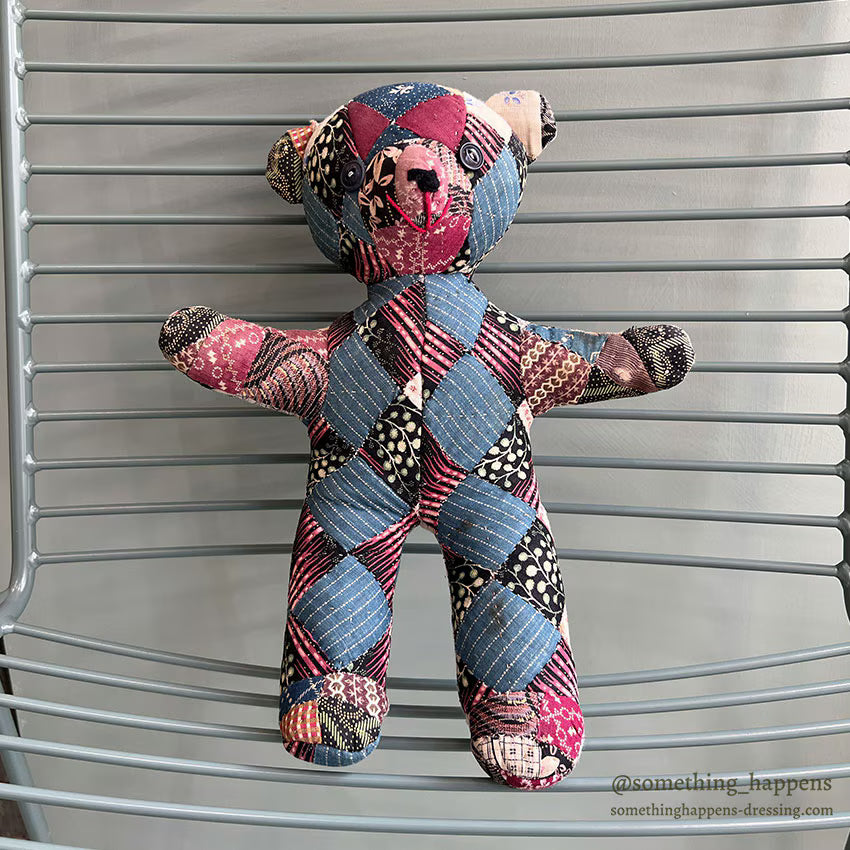 ANTIQUE CALICO PATCHWORK QUILTED TEDDY BEAR / STAND...