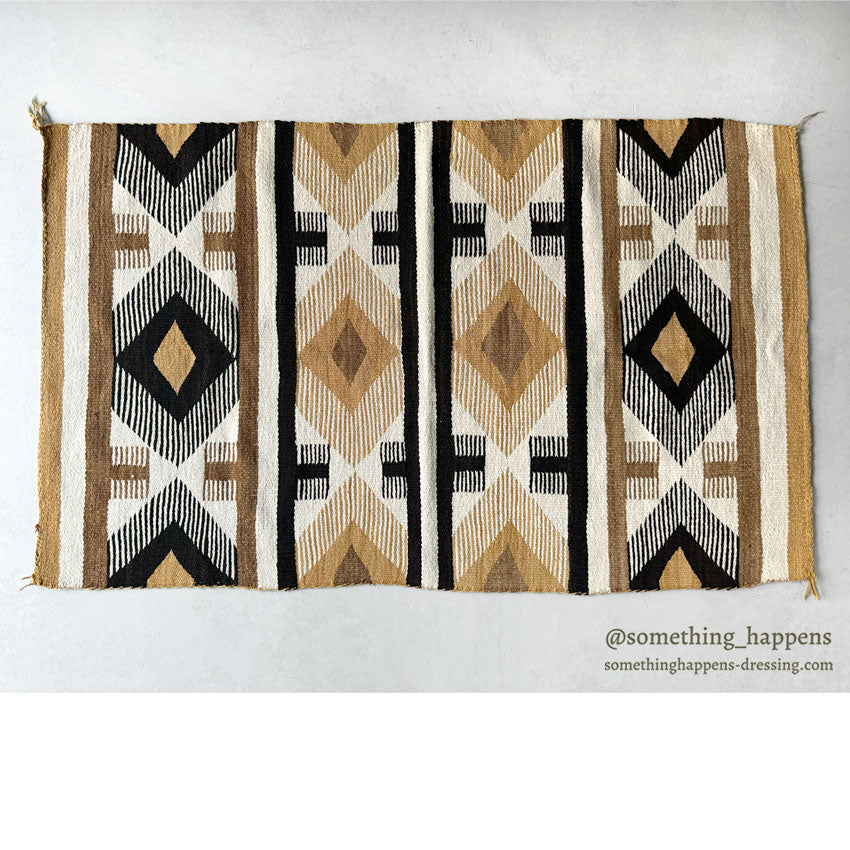 c.1940's NAVAJO RUG / RARE PATTERN / GEOMETRIC DIAMOND ... 140cm/86cm