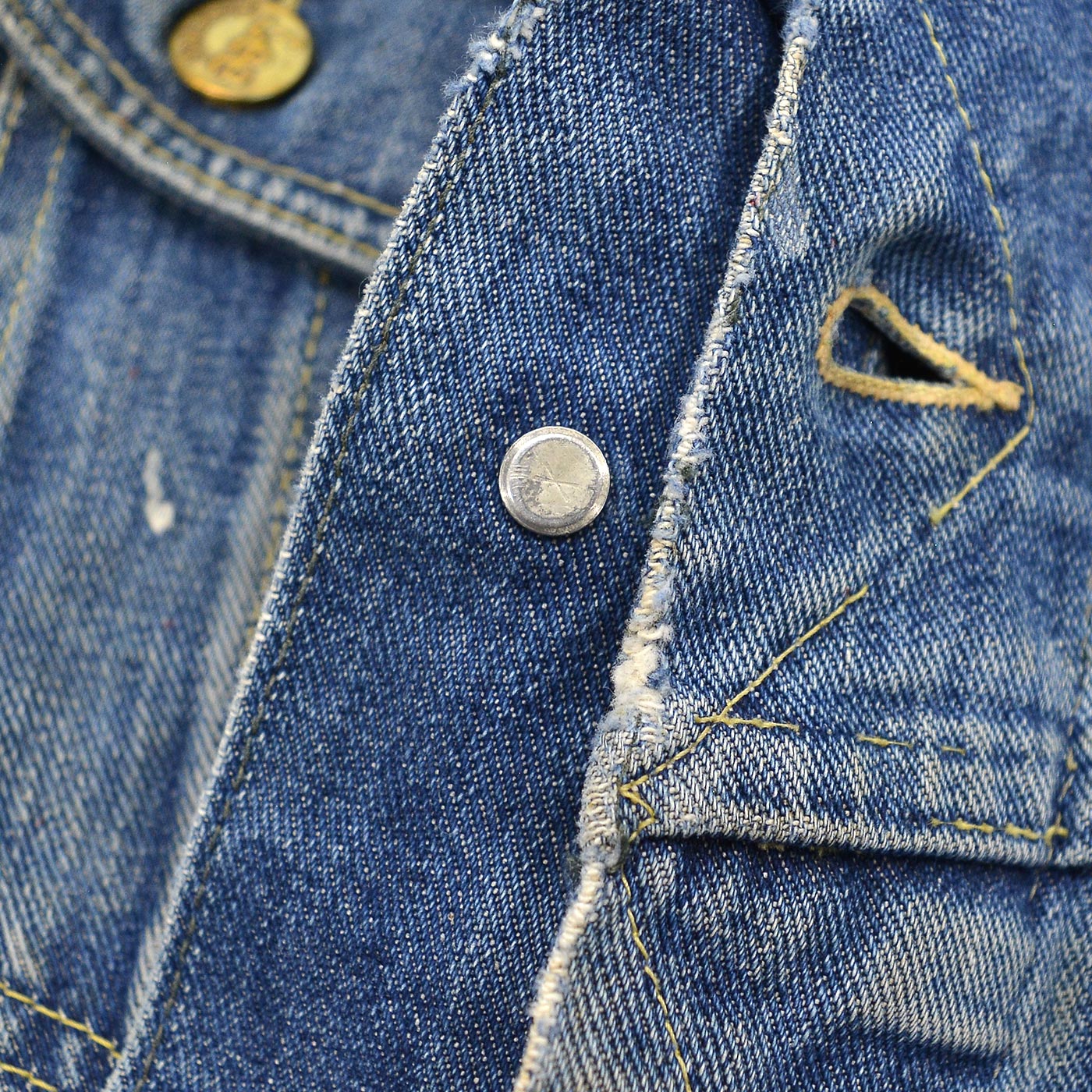 ~1970's Lee 101-J " DEATH BEFORE REENLISTMENT" CUT-OFF DENIM VEST... 40 LONG