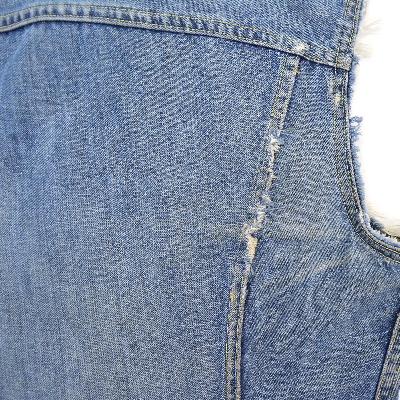 ~1970's Lee 101-J " DEATH BEFORE REENLISTMENT" CUT-OFF DENIM VEST... 40 LONG